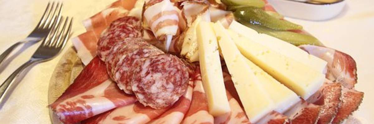 Turistična kmetija pri Rjavčevih, ugodni suhomesnati izdelki