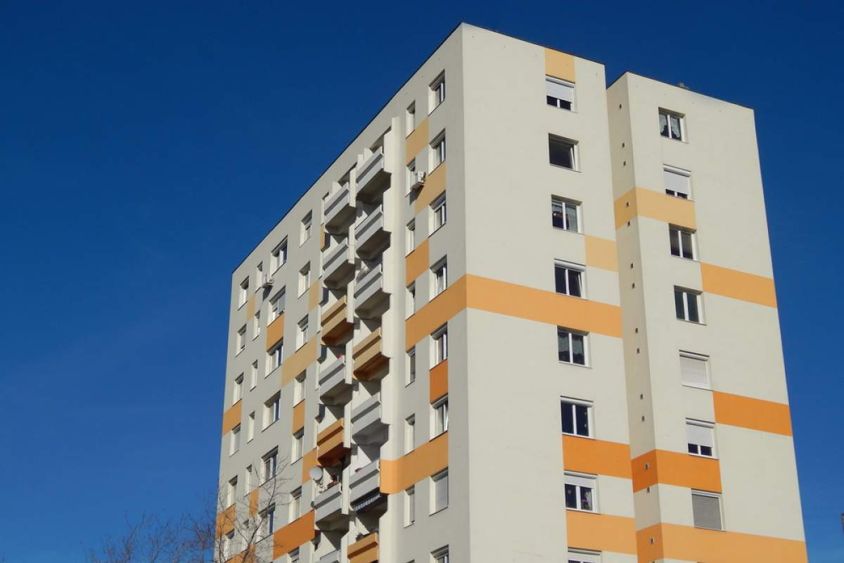 večstanovanjska stavba