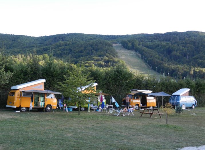 Avtokamp se nahaja v bližini smučišča