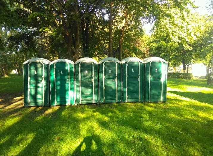 omogočamo vam najem mobilnih wc kabin